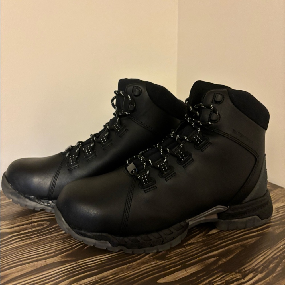 NWT Xergy Steel-Toed Water-Proof Boot
